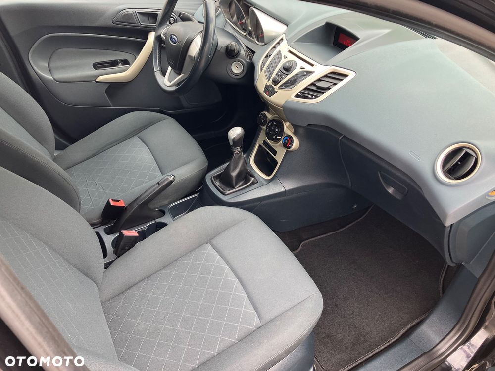 Ford Fiesta 1.4 Ghia - 8