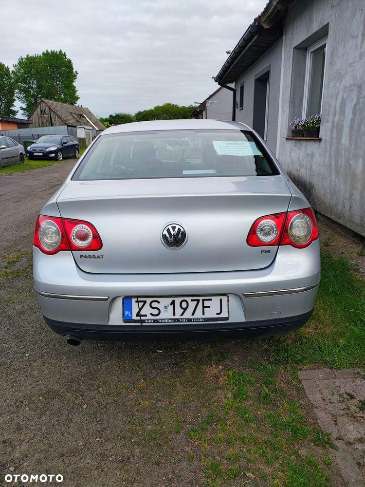 Volkswagen Passat 1.6 FSI Comfortline - 3