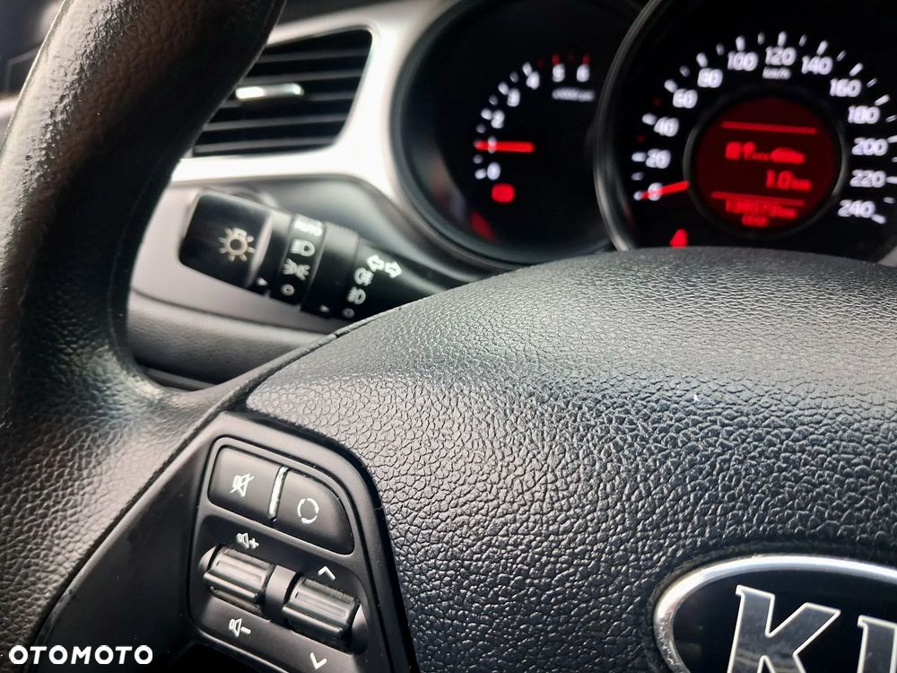 Kia Ceed - 29
