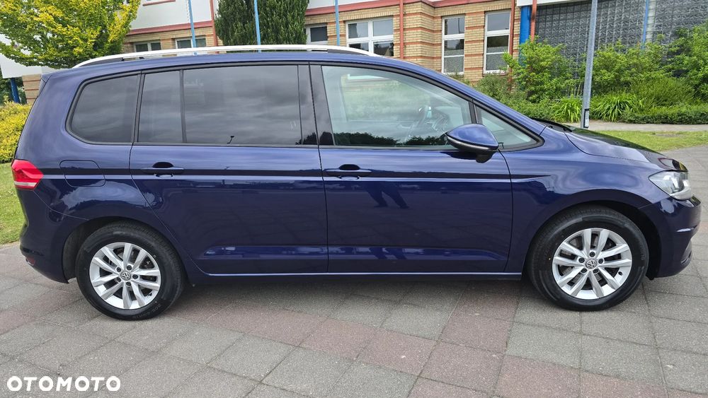 Volkswagen Touran - 10