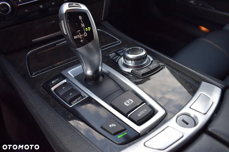 BMW Seria 7 740Li Edition Exclusive - 16