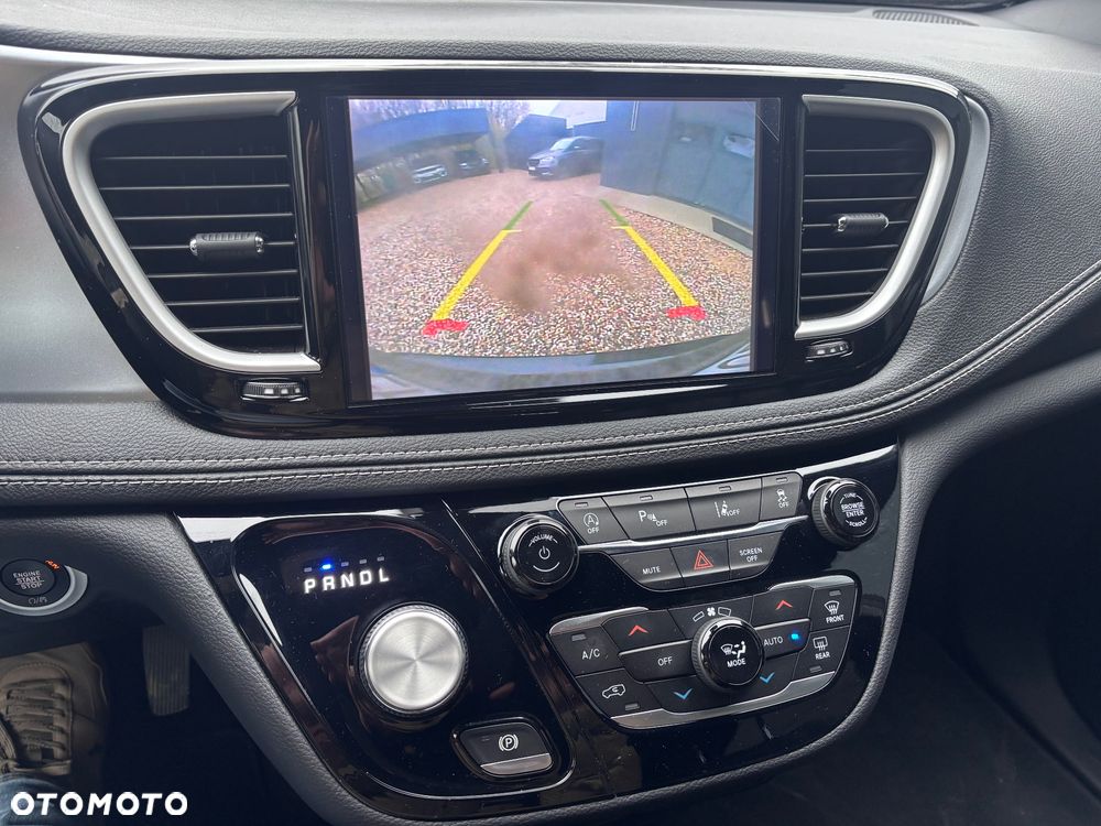 Chrysler Pacifica - 26