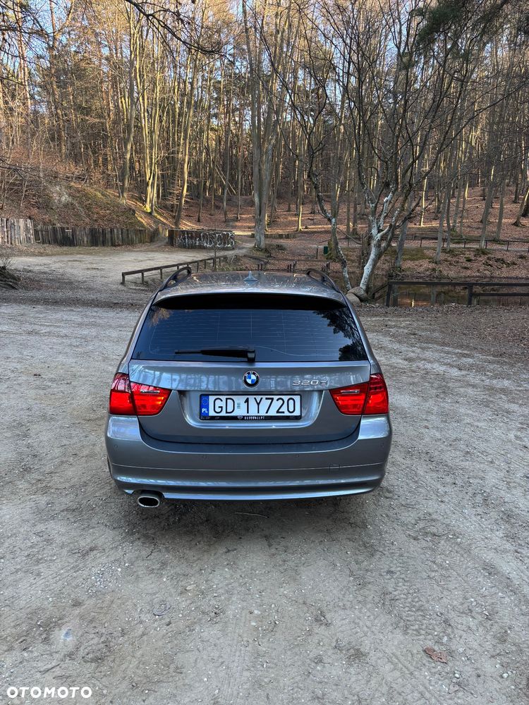 BMW Seria 3 320d xDrive DPF - 10