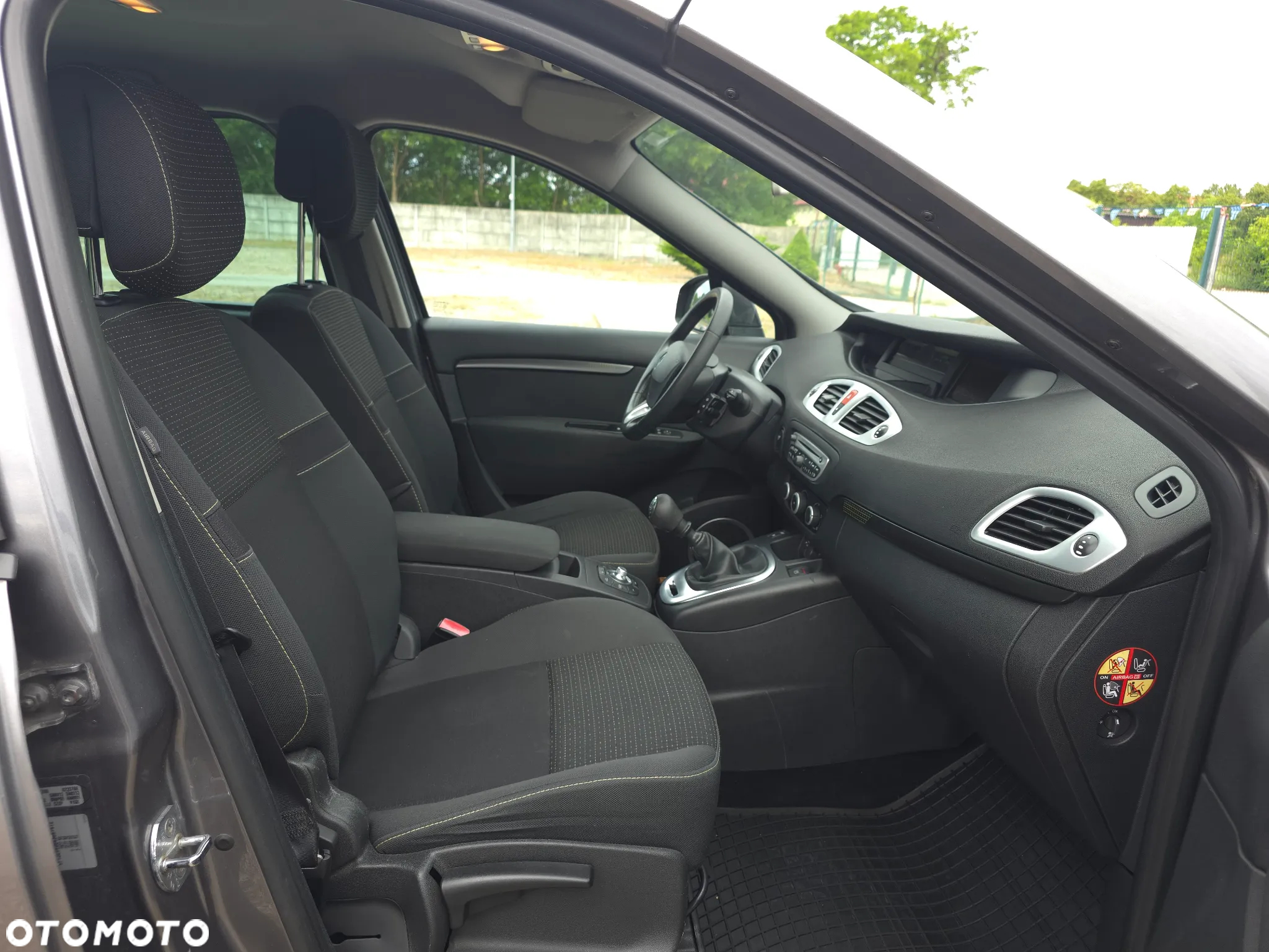 Renault Scenic 1.6 16V 110 TomTom Edition - 16