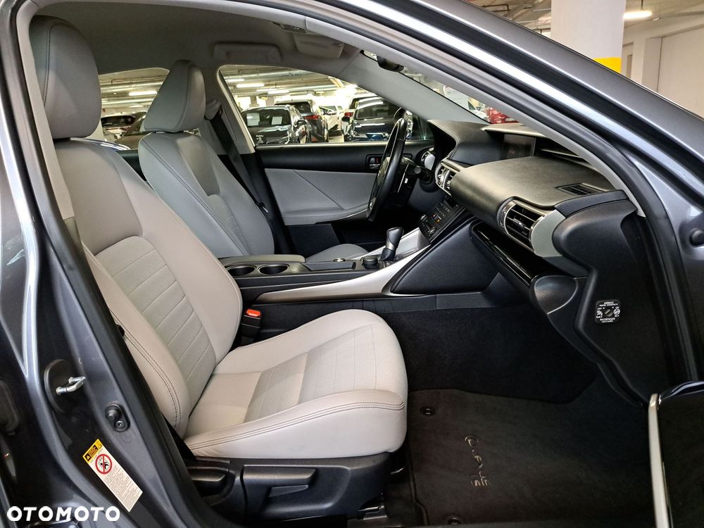 Lexus IS 200t Elite - 16