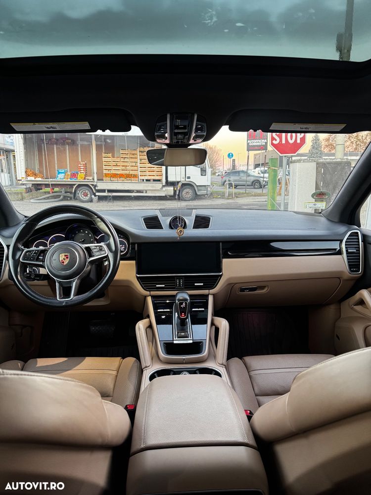 Porsche Cayenne - 10