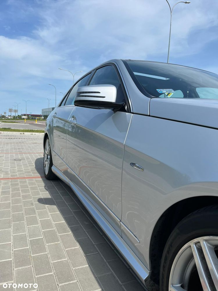 Mercedes-Benz Klasa E 300 CDI DPF BlueEFFICIENCY 7G-TRONIC Avantgarde - 11