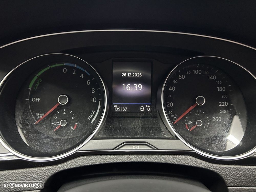VW Passat Variant 1.5 TSI eHybrid Business DSG - 16