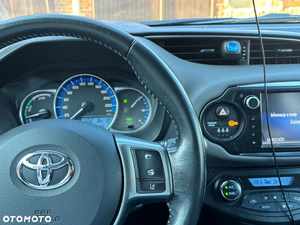 Toyota Yaris Hybrid 100 Dynamic EU6 - 2