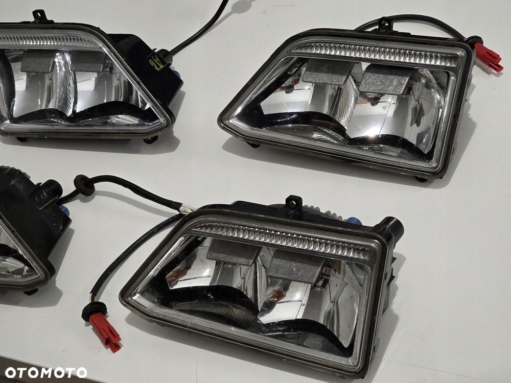 HALOGEN DACHOWY LEWY SCANIA S R NTG 2535366 - 2