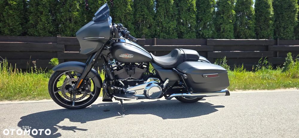 Harley-Davidson Touring Street Glide - 2