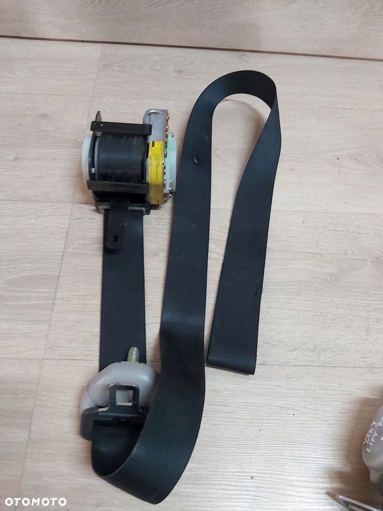 Toyota Yaris I LIFT pas bezpieczeństwa prawy przód 3D FRANCUZ - 3