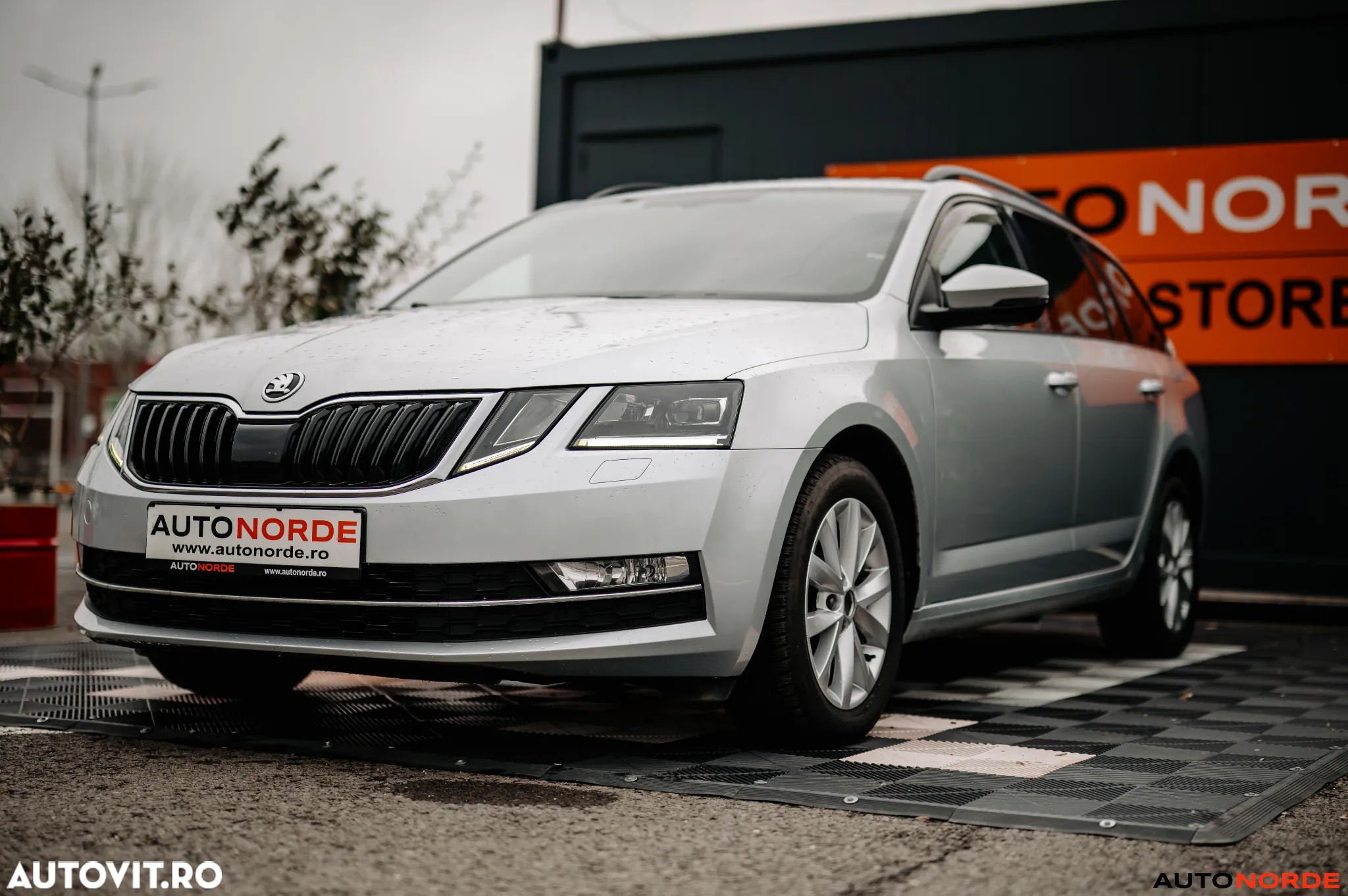 Skoda Octavia Combi Diesel 2.0 TDI DSG Ambition - 5