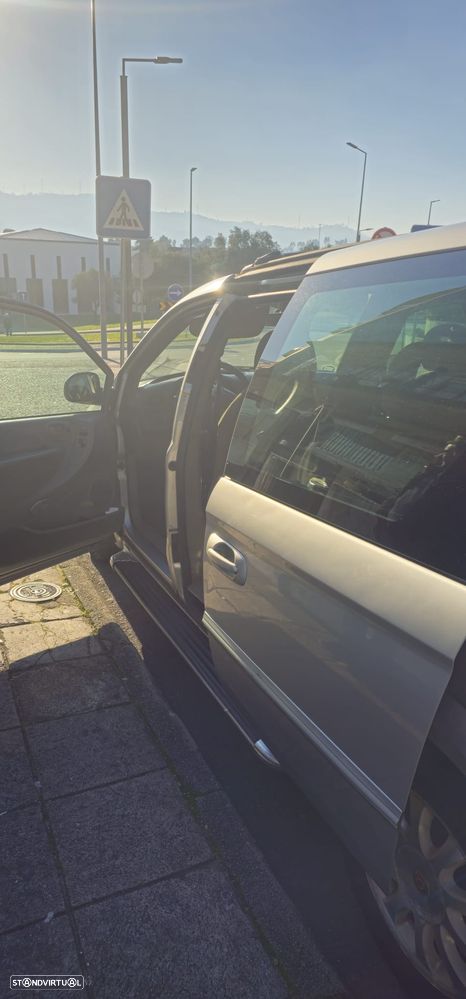 Chrysler Grand Voyager 2.5 CRD SE - 9