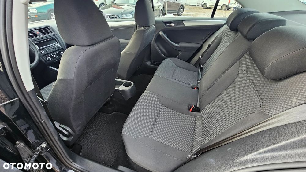 Volkswagen Jetta 1.6 TDI Comfortline - 11