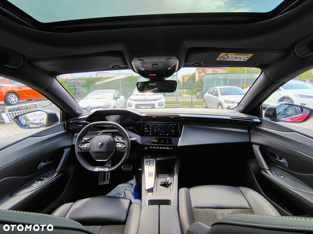 Peugeot 408 - 8