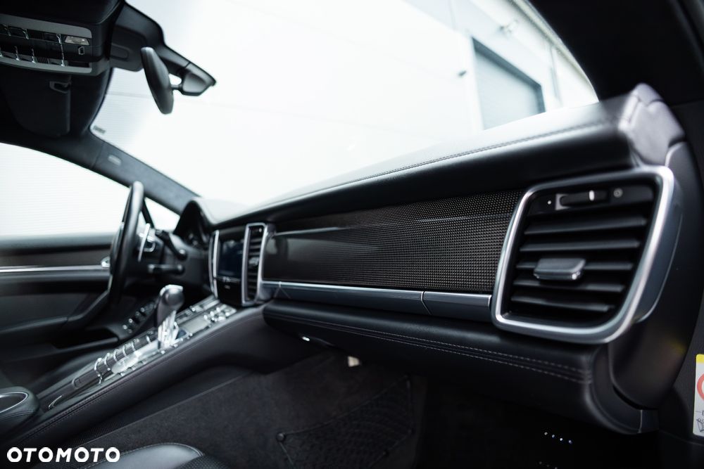 Porsche Panamera GTS PDK - 25