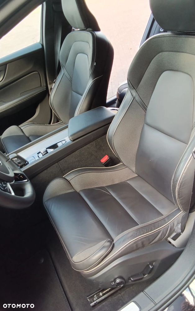 Volvo V60 B5 B R-Design - 32