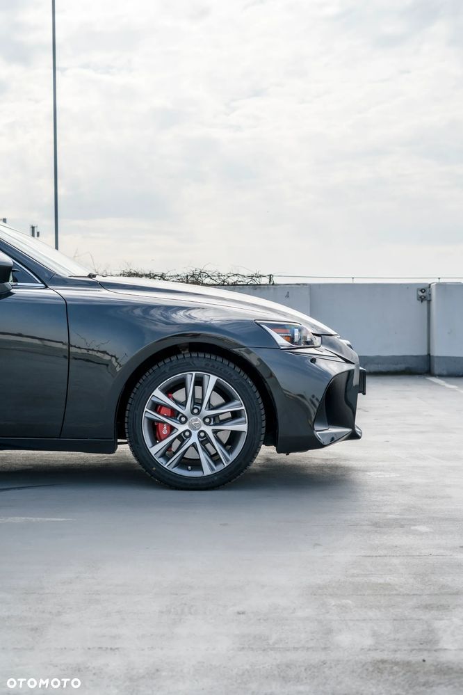 Lexus IS 200t Elite - 12