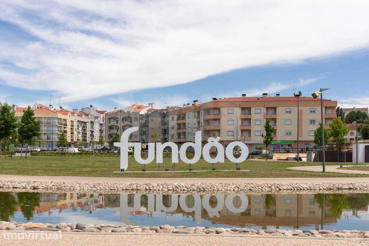 Ruína de 2 Pisos e Logradouro - Tipologia T2 - Aldeia de Joanes, Fu... - Grande imagem: 5/6