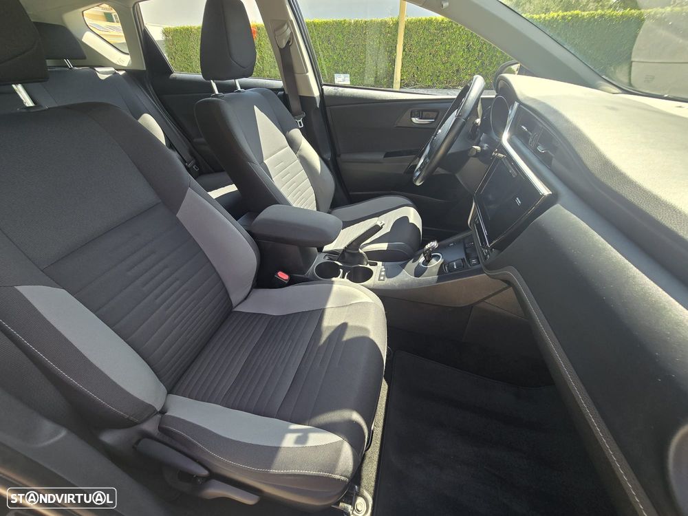 Toyota Auris 1.8 HSD Comfort+J17+Navi - 5