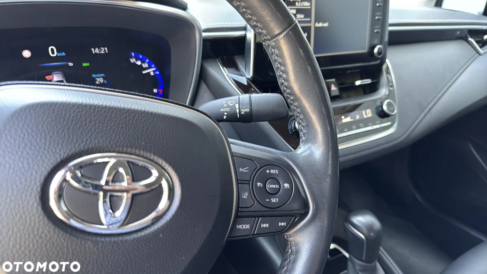 Toyota Corolla 1.6 Executive MS - 23