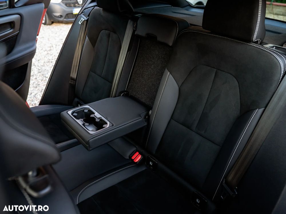 Volvo XC 40 B4 AT8 AWD Mild Hybrid R-Design - 26