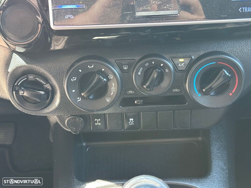 Toyota Hilux - 14
