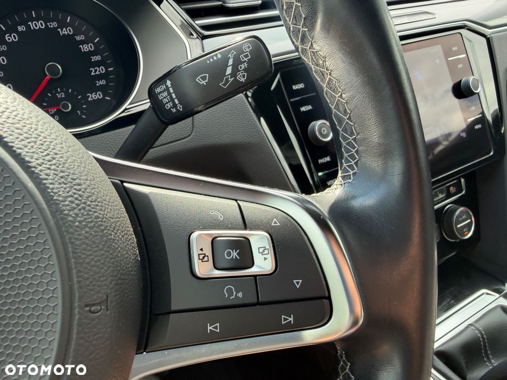 Volkswagen Passat - 36