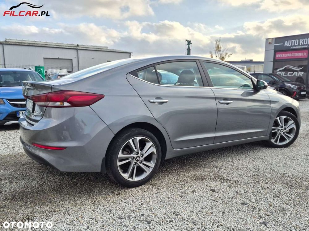 Hyundai Elantra - 23