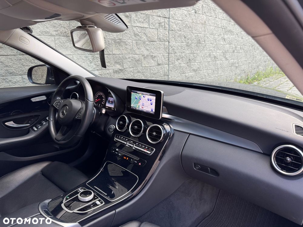 Mercedes-Benz Klasa C 200 7G-TRONIC Exclusive - 25