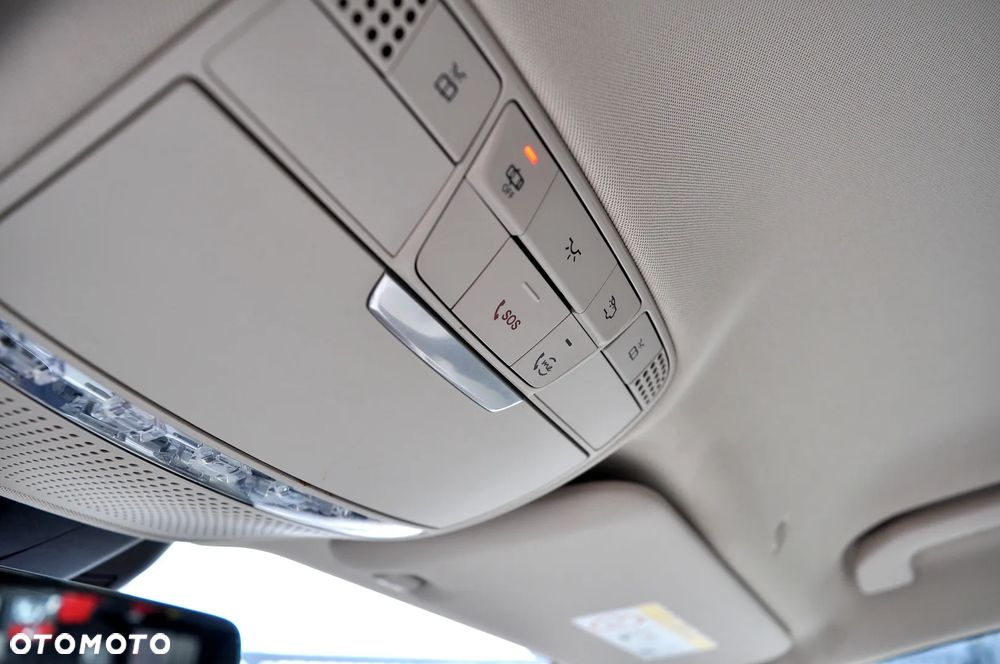 Mercedes-Benz Klasa E 200 9G-TRONIC Avantgarde - 39