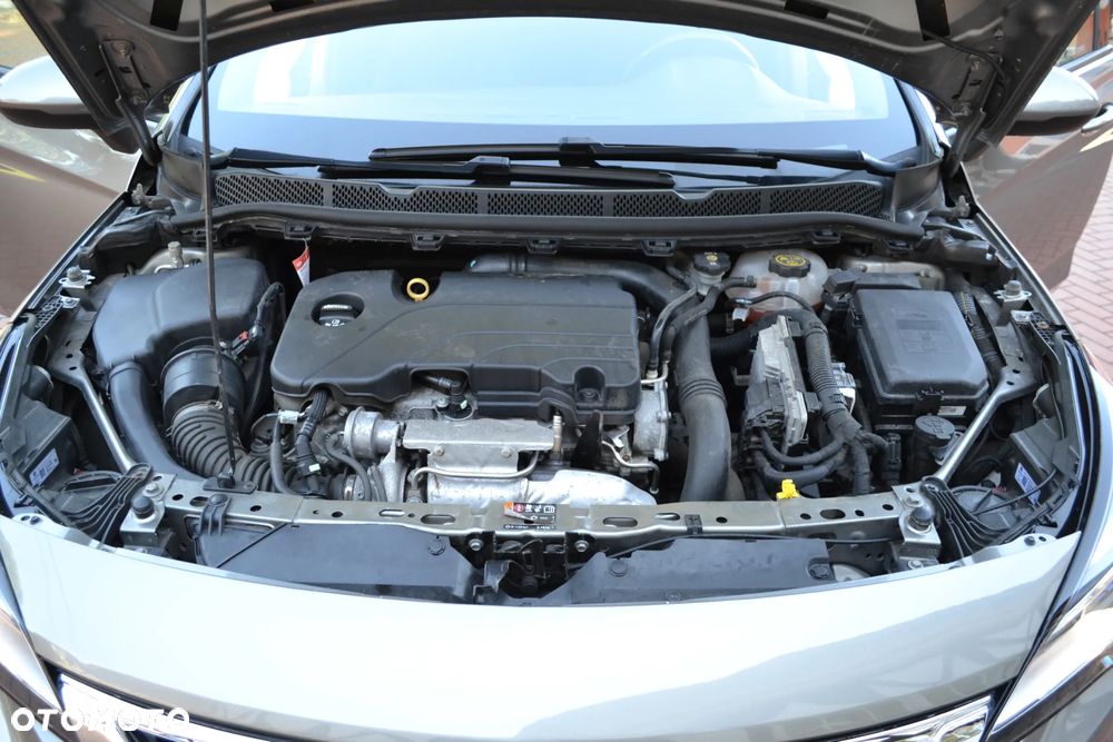 Opel Astra 1.4 T Dynamic S&S - 40