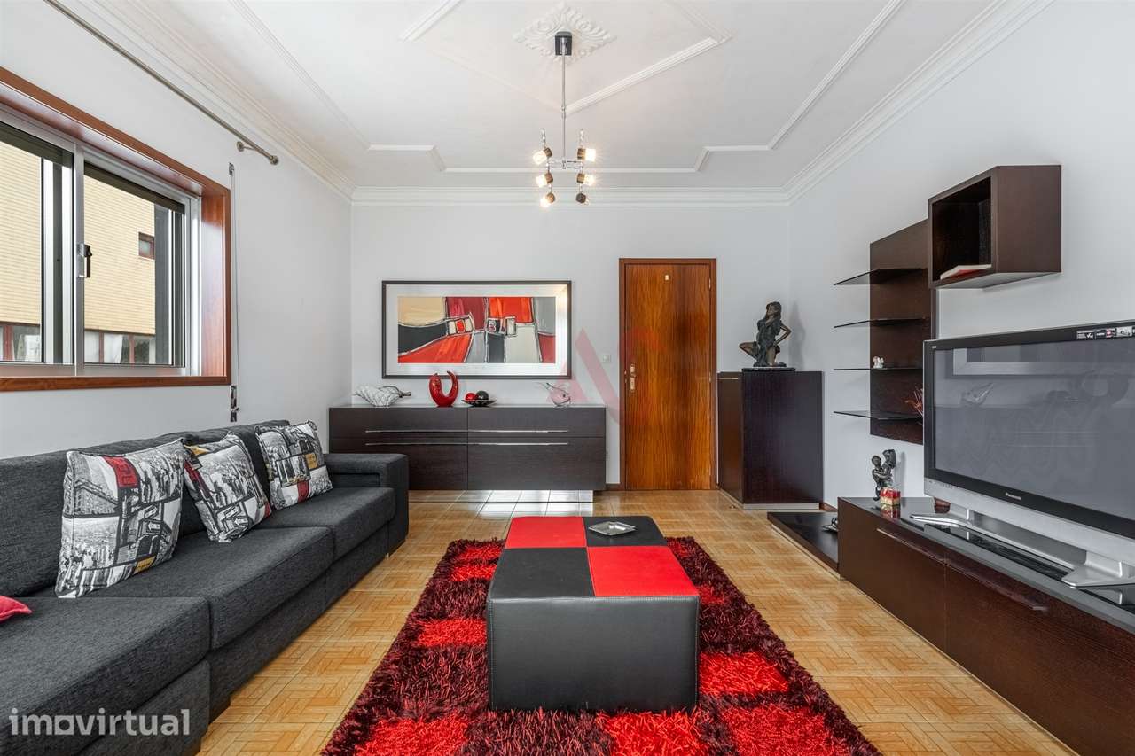 Moradia T3 em Sobrosa com Piscina e Espaço Comercial - Grande imagem: 4/40