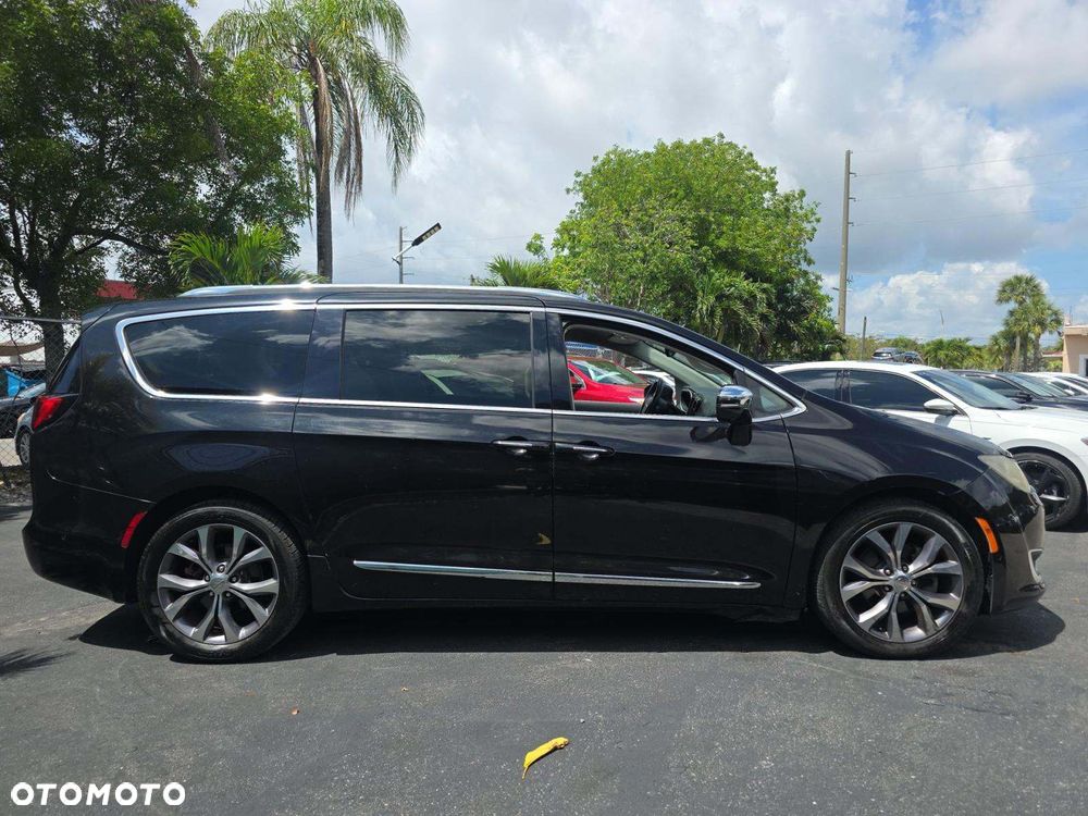 Chrysler Pacifica - 5