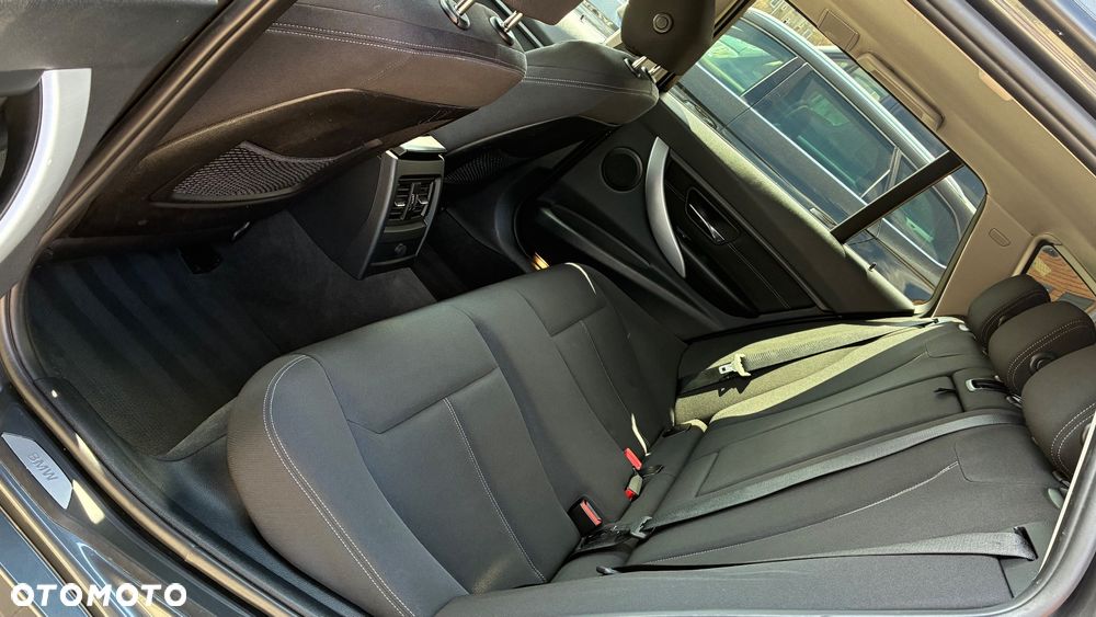 BMW Seria 3 318d Sport Line - 13