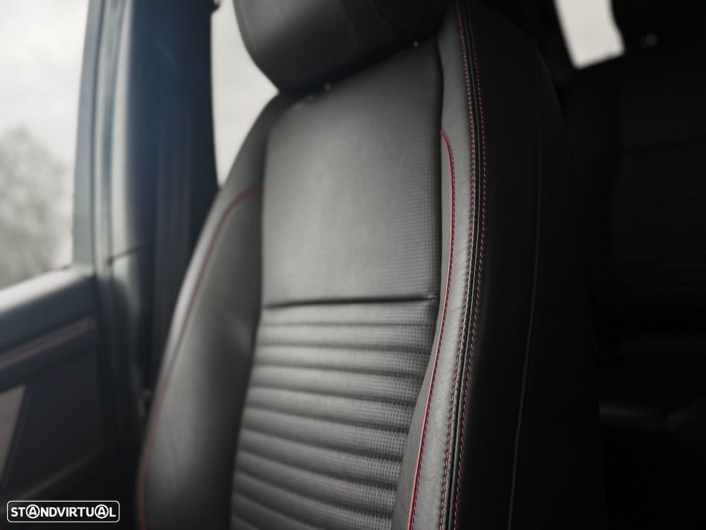 Land Rover Discovery Sport P300e R-Dynamic SE - 21