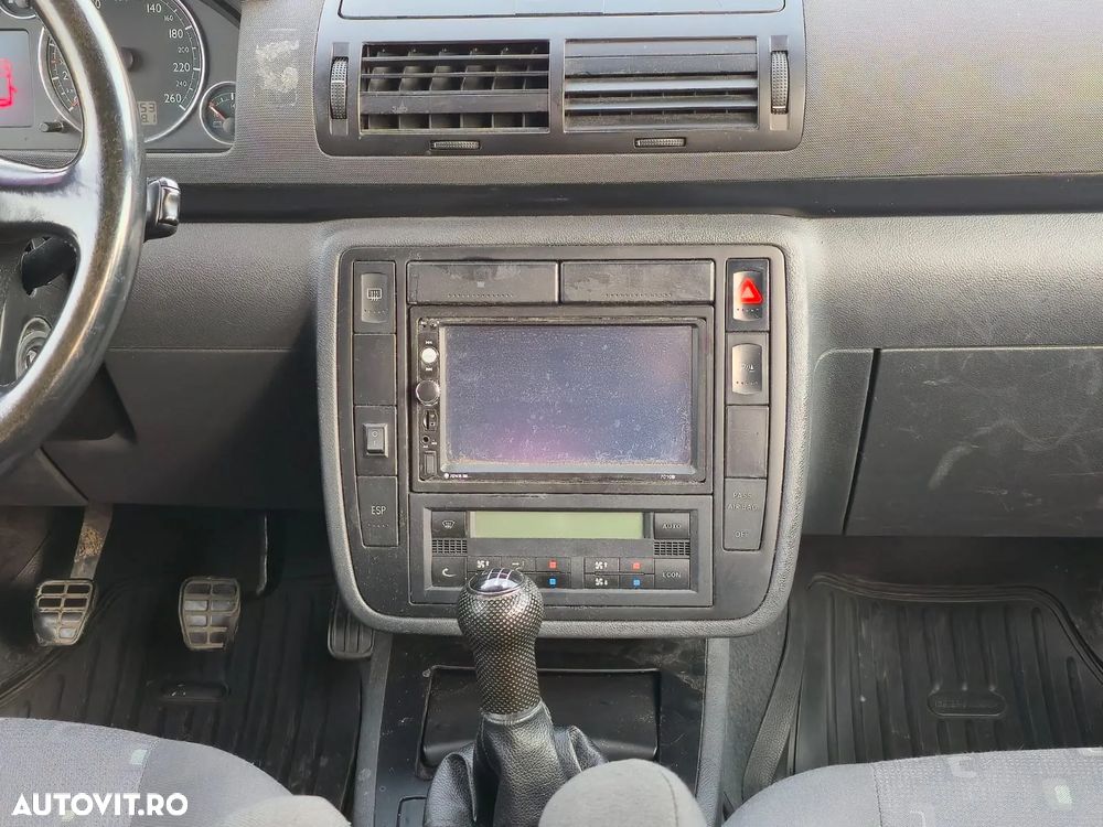 Volkswagen Sharan 1.9 TDI Comfortline Family - 14