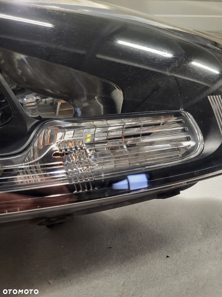 KIA Carens IV SOCZEWKA Z LED KOMPLET LAMP PRZEDNICH - 2