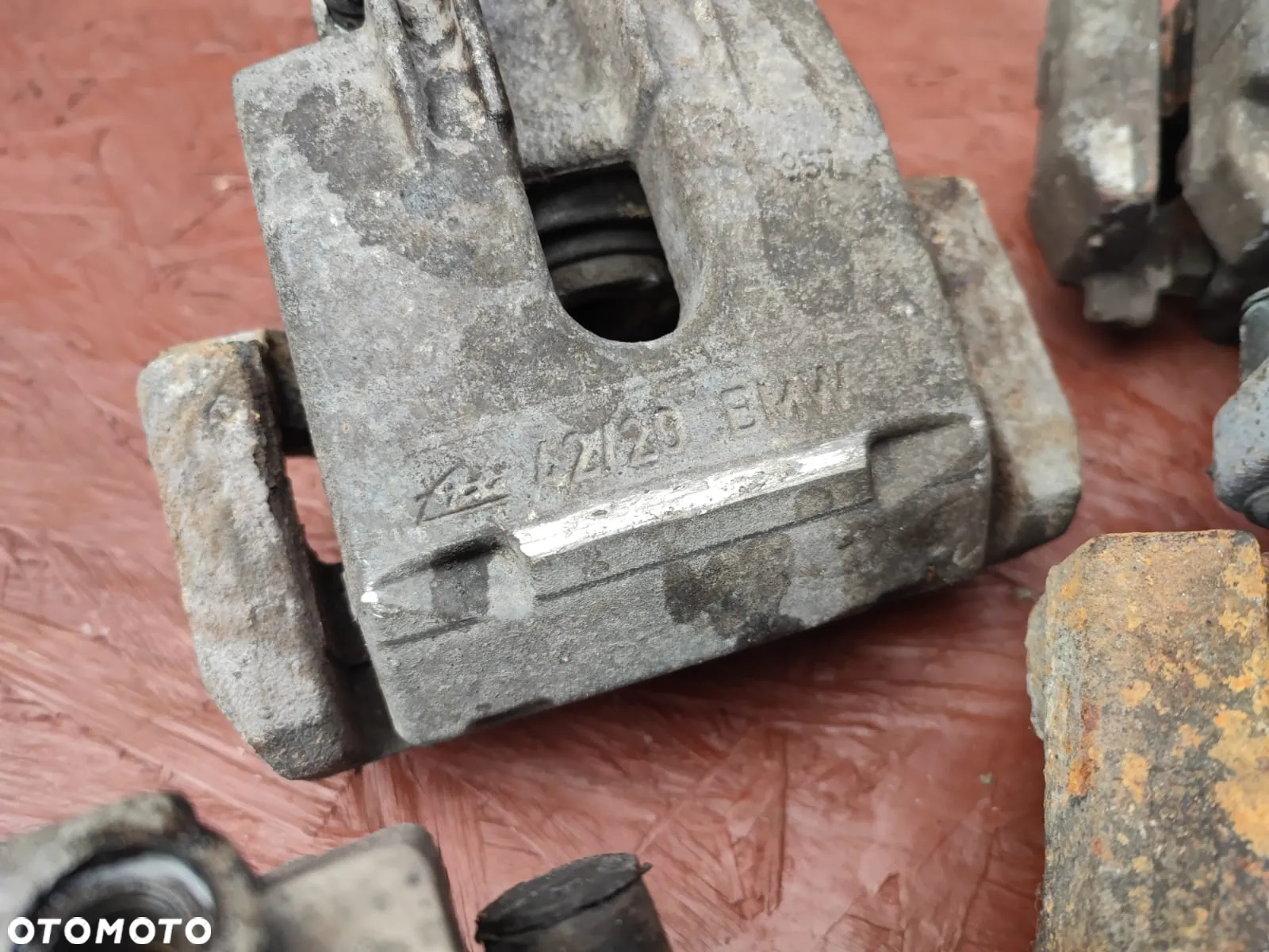 BMW E60 / E60 LCI / E61 / E61 LCI / E63 / E63 LCI / E64 / E64 LCI / E65 / E66. ORYGINALNE ZACISKI HAMULCOWE + JARZMA DO SILNIKÓW GAMY M57D25 / M47D20 / M54B22 / M54B25 POD TARCZĘ HAMULCOWĄ PRZÓD 310MM / TYŁ 320MM. O NR: 6 753 659 / 6 753 660 / 6 765 909 / 6 765 910 OEM. SPRAWNE W 100%. - 12
