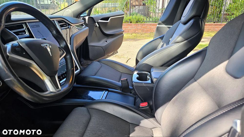 Tesla Model S - 37