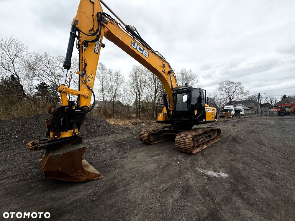 JCB JS220 LC 4F - 2