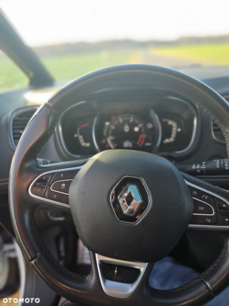 Renault Grand Scenic - 11