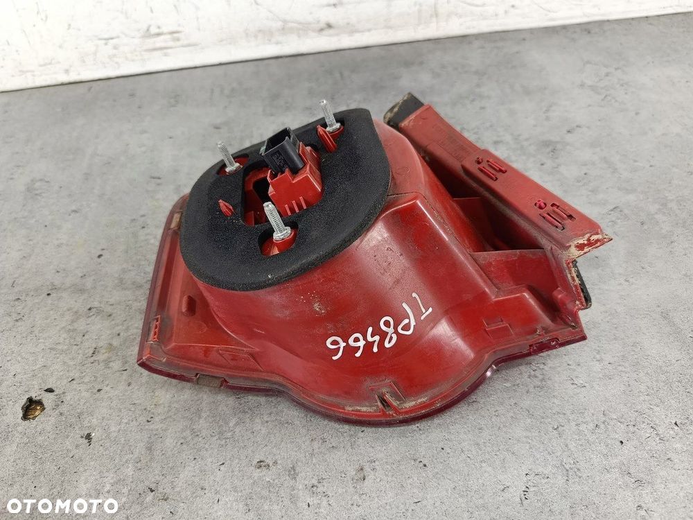 LAMPA TYLNA PRAWA VW PASSAT B6 3C5945096C SEDAN - 2