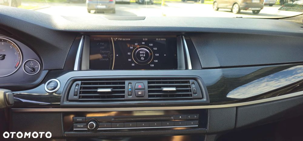 BMW Seria 5 535i xDrive - 10