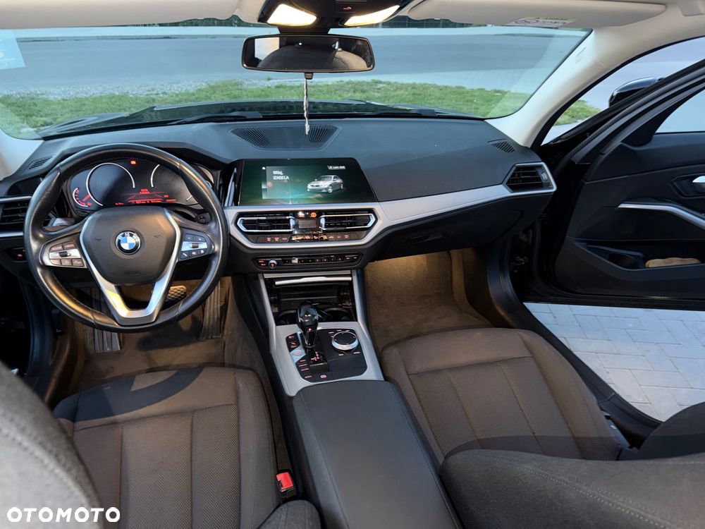 BMW Seria 3 320i - 17