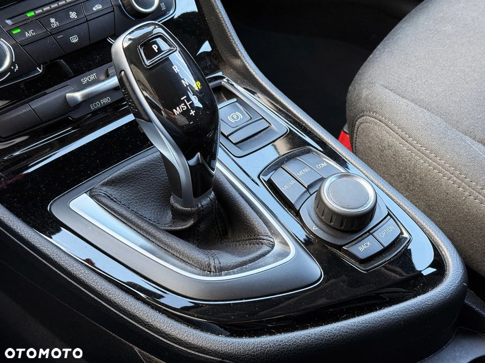 BMW Seria 2 218d - 22