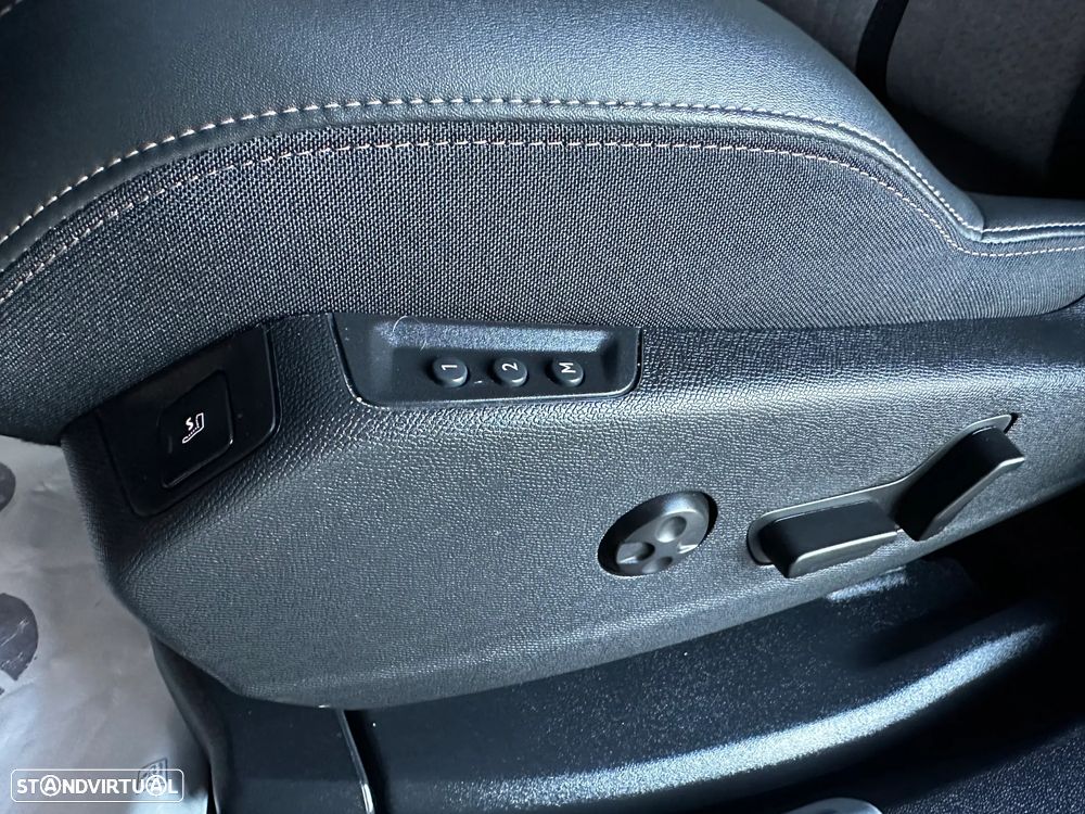 Peugeot 3008 1.6 Hybrid GT Pack e-EAT8 - 19