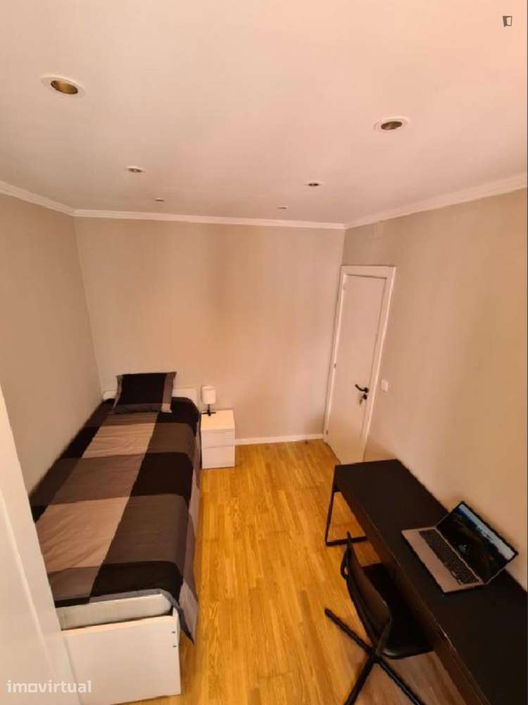 Quarto - localizado em Penha de França Lisbon - Grande imagem: 2/10