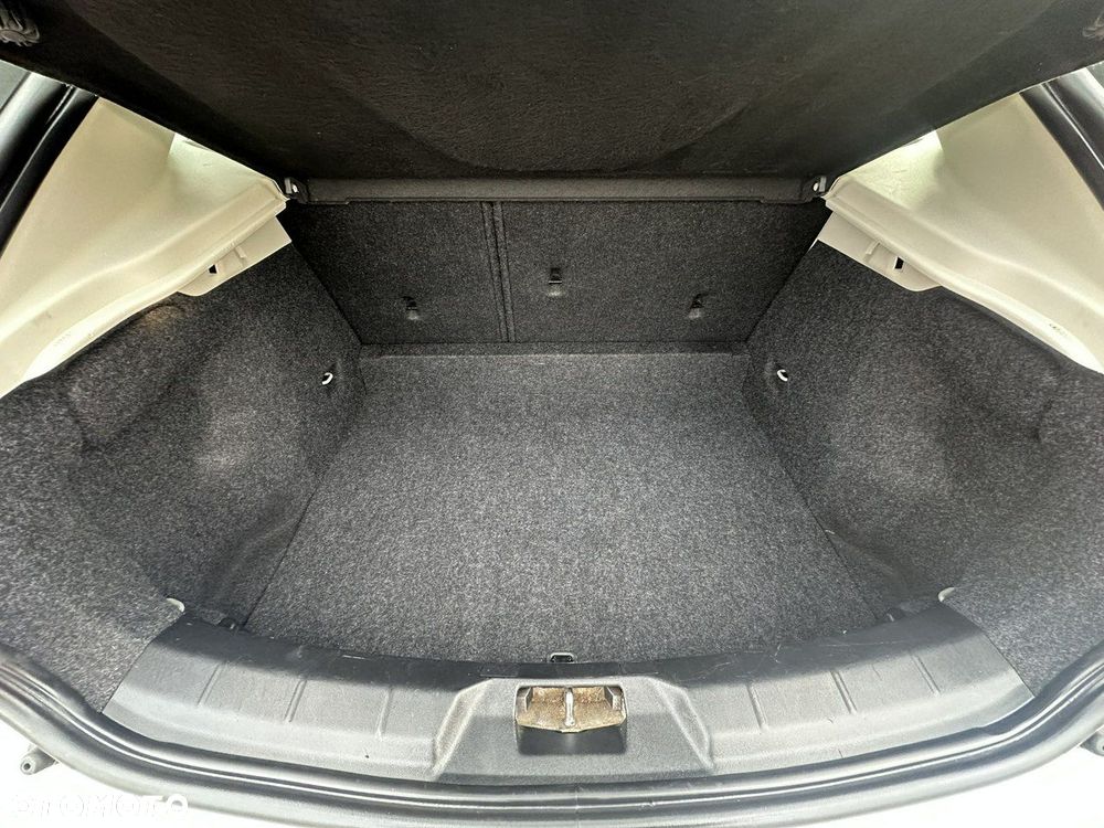 Volvo V40 - 13